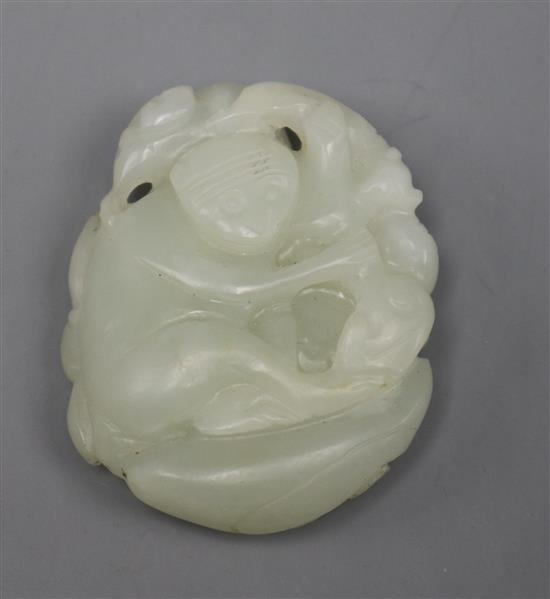 A Chinese pale celadon jade carving of a monkey and lingzhi fungus, 18th century 5cm